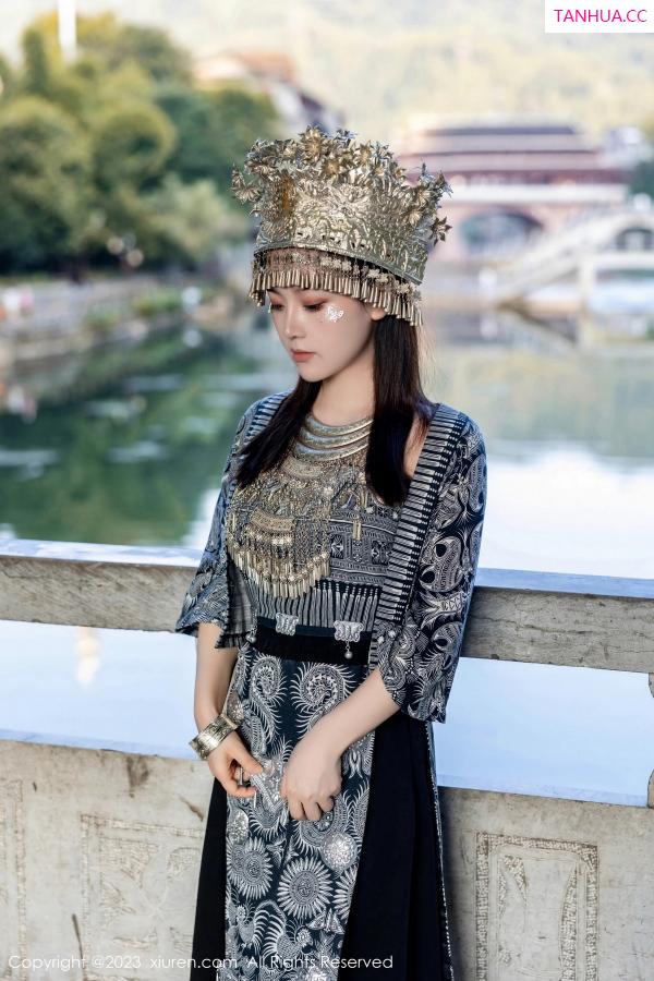 豆瓣酱  [XiuRen]高清写真图 2023.09.27 No.7448 豆瓣酱 苗族服饰第13张图片